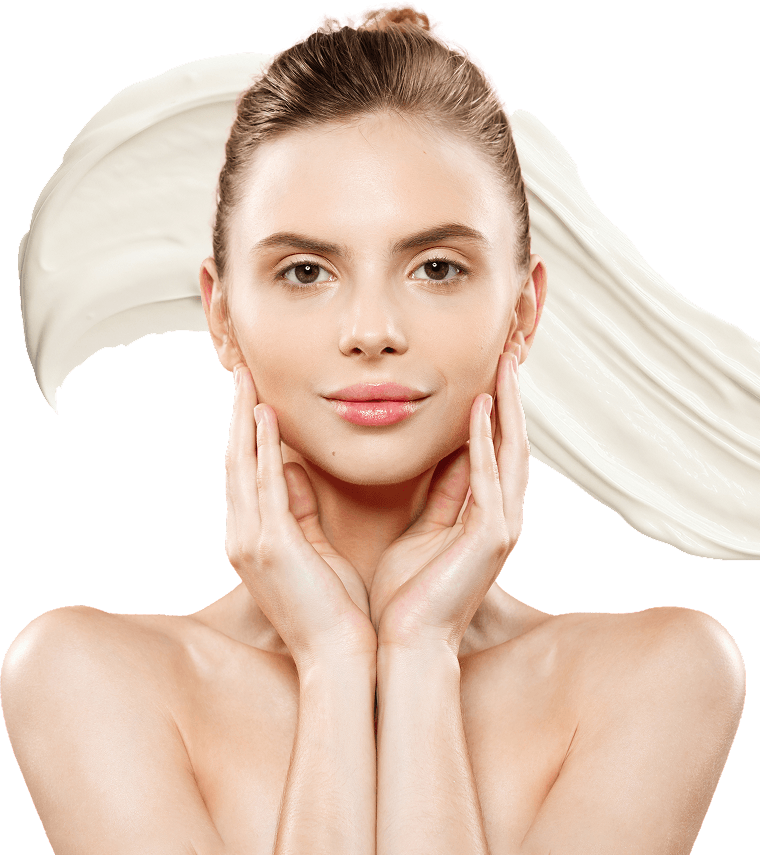 mujer con crema aplicada
