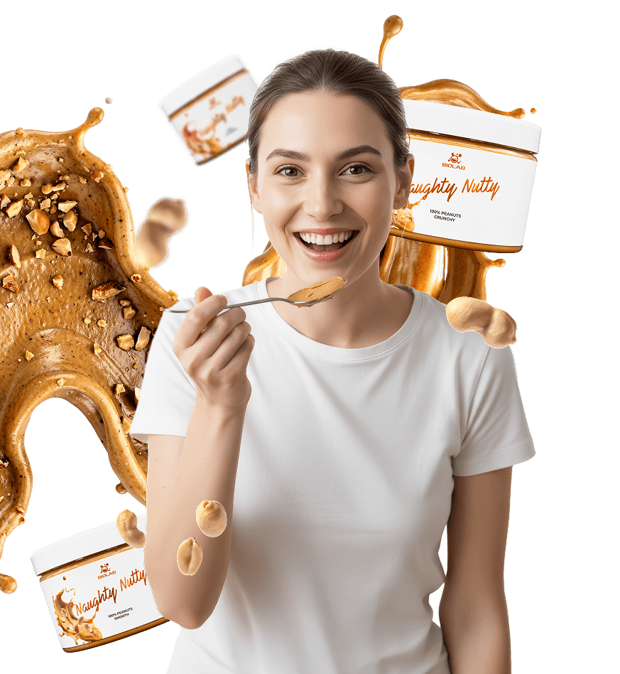 Mujer sonriente probando la pasta de nueces de NN